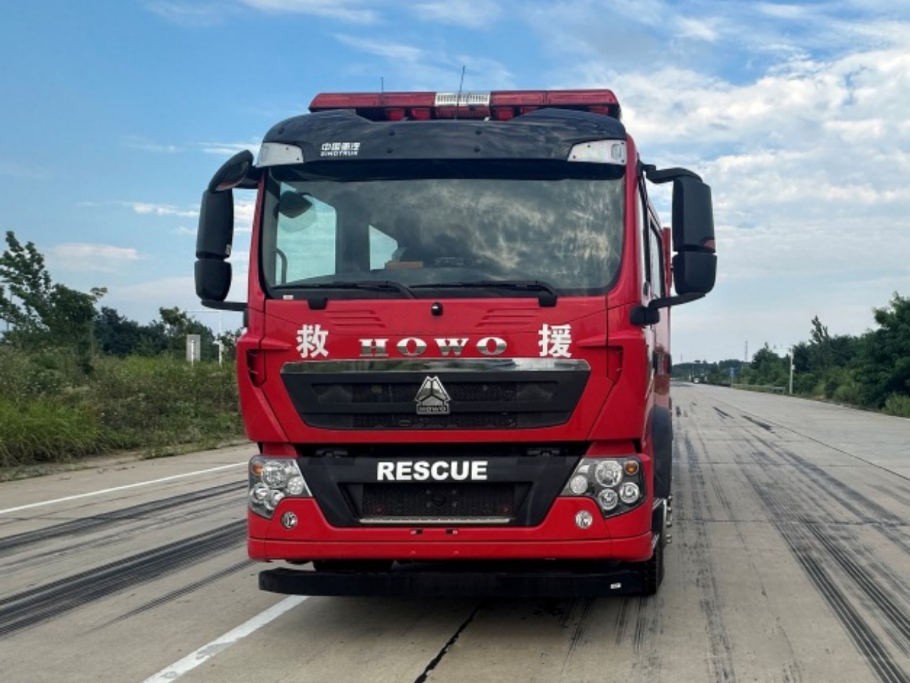 HOWO 10000 Liters Water Foam Fire Engine (2)