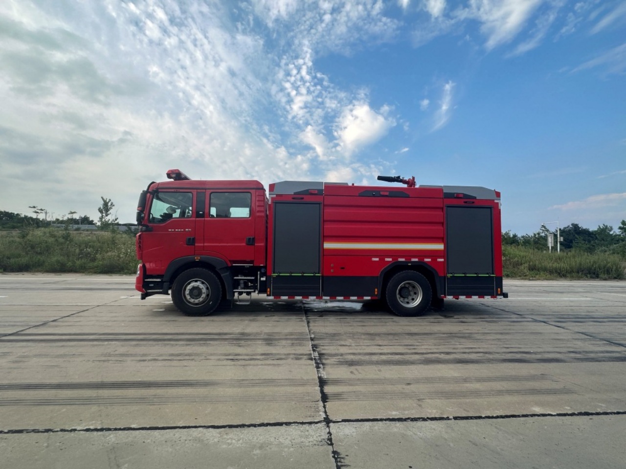 HOWO 10000 Liters Water Foam Fire Engine (3)