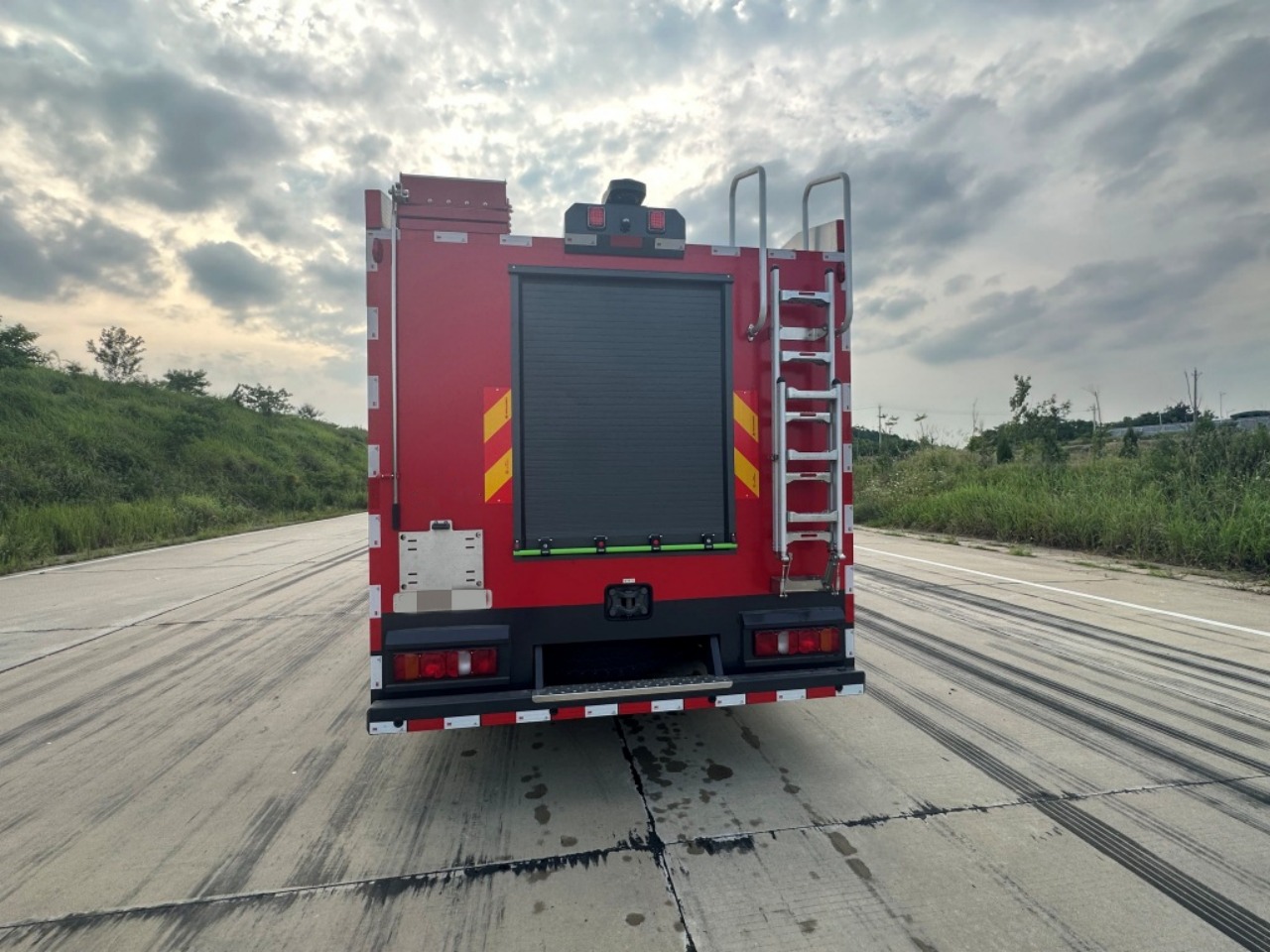 HOWO 10000 Liters Water Foam Fire Engine (5)