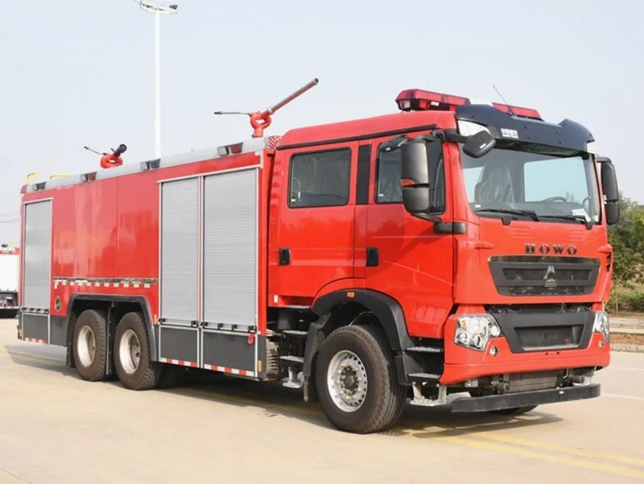 HOWO 10CBM Pumper Fire Engine (2)