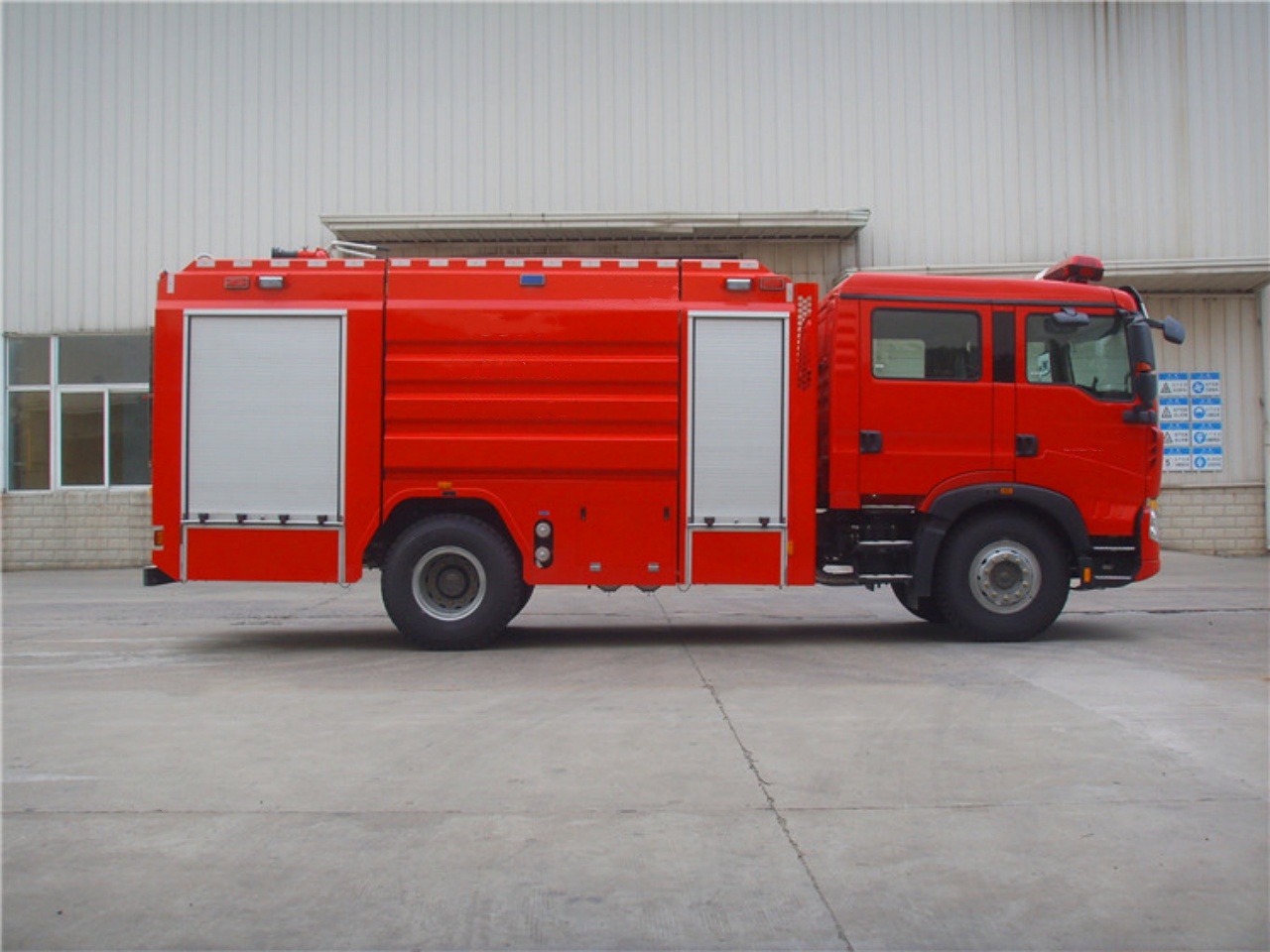 HOWO 8Ton Water Tank Fire Truck (4)
