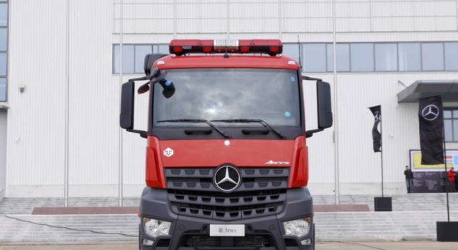 Mercedes-Benz Arocs All-terrain Chassis, 578-horsepower Fire Truck! (2)