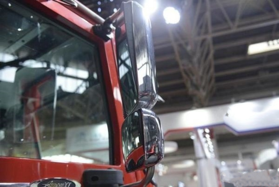 Powered by 550-Horsepower Engine The 4x2 Oshkosh Arrow XT Fire Truck! (11)