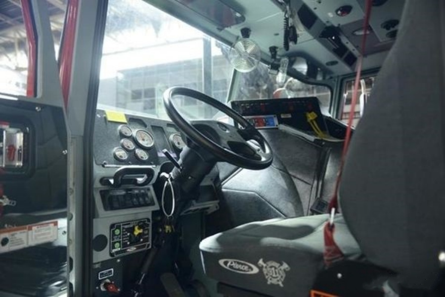 Powered by 550-Horsepower Engine The 4x2 Oshkosh Arrow XT Fire Truck! (13)