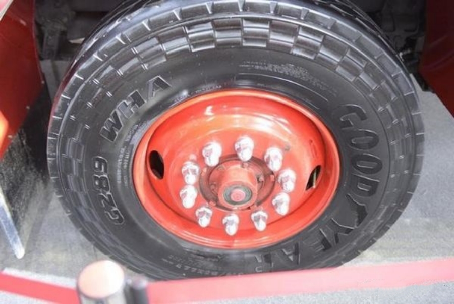 Powered by 550-Horsepower Engine The 4x2 Oshkosh Arrow XT Fire Truck! (18)