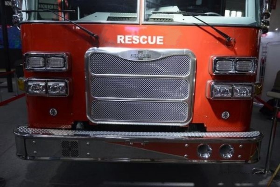 Powered by 550-Horsepower Engine The 4x2 Oshkosh Arrow XT Fire Truck! (2)
