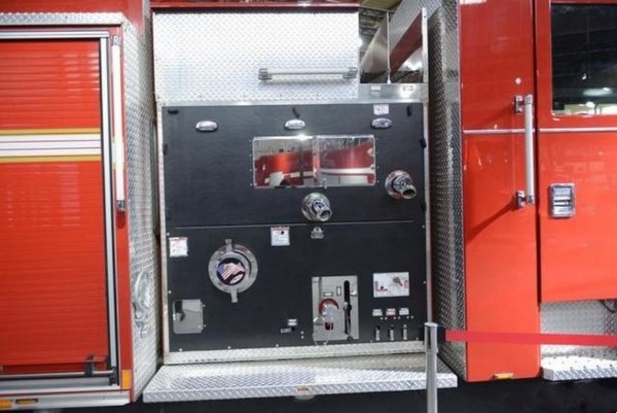 Powered by 550-Horsepower Engine The 4x2 Oshkosh Arrow XT Fire Truck! (21)