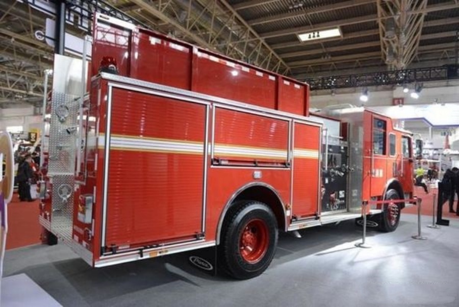 Powered by 550-Horsepower Engine The 4x2 Oshkosh Arrow XT Fire Truck! (23)