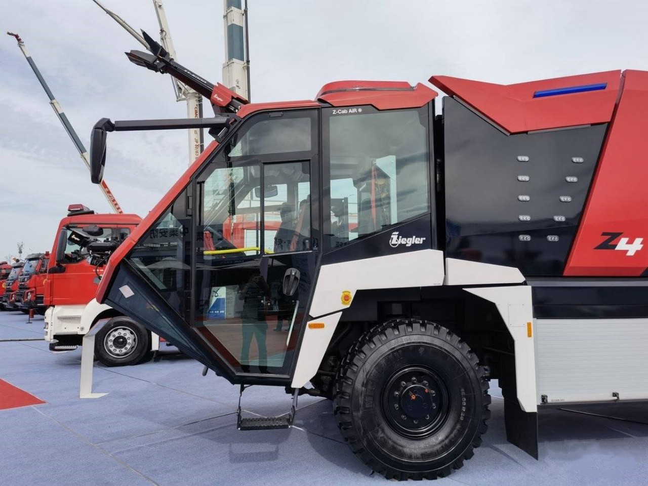 Powered by 770 Horsepower Engine Exploring the Ziegler 4x4 Airport Fire Truck (2)