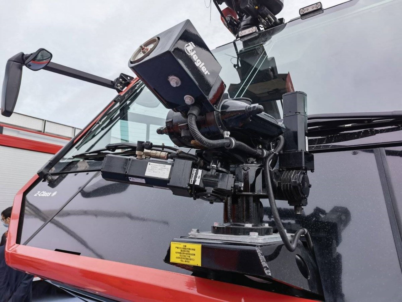 Powered by 770 Horsepower Engine Exploring the Ziegler 4x4 Airport Fire Truck (4)