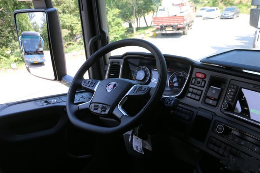 Powerful Performance! Scania R650 V8 Fire Truck Overview (10)