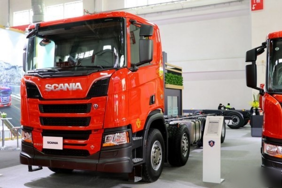 Powerful Performance! Scania R650 V8 Fire Truck Overview (2)