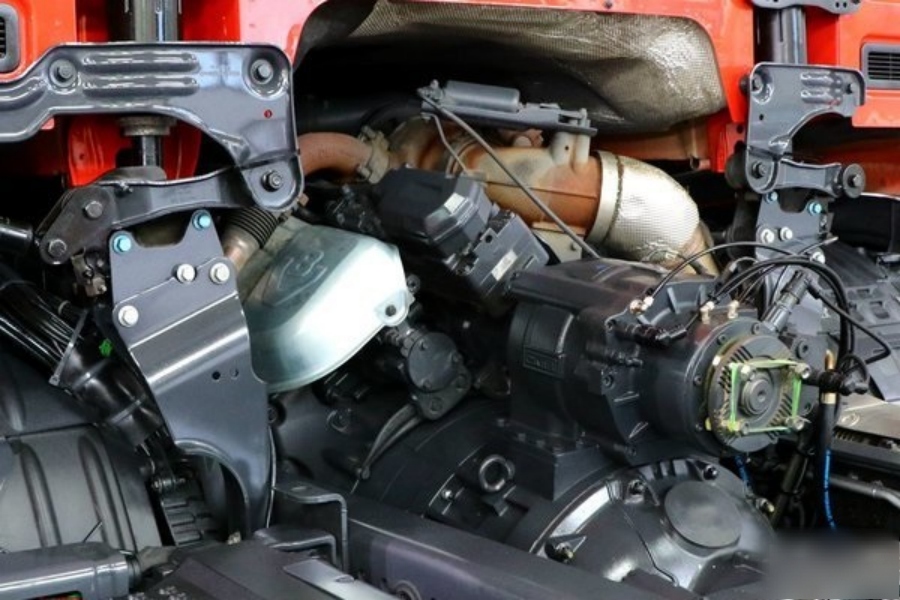 Powerful Performance! Scania R650 V8 Fire Truck Overview (24)