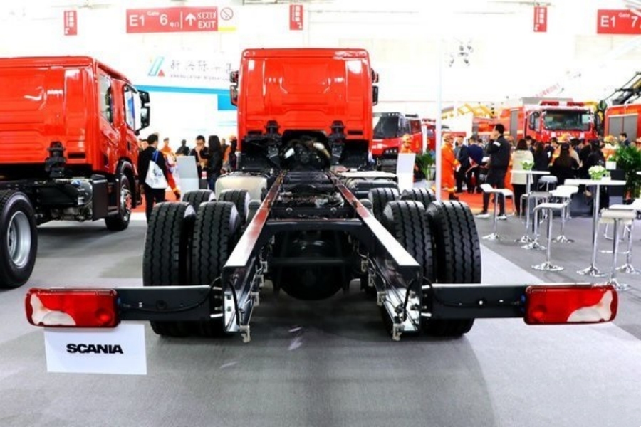 Powerful Performance! Scania R650 V8 Fire Truck Overview (36)