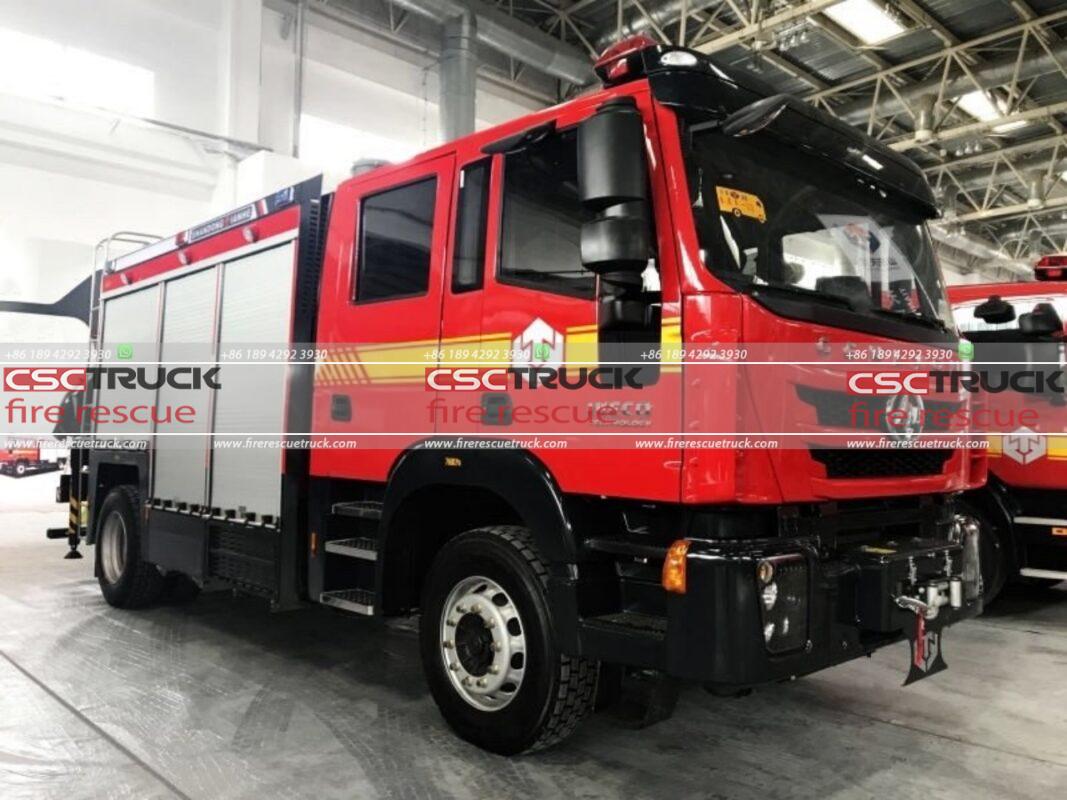 SAIC Iveco Hongyan Double-Cab Four-Door Multipurpose Fire Truck — A Powerful Choice! (6)