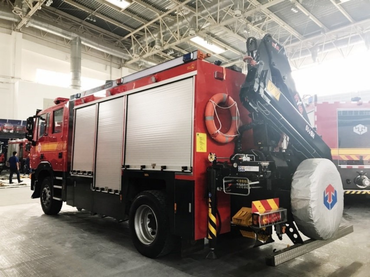 SAIC Iveco Hongyan Double-Cab Four-Door Multipurpose Fire Truck — A Powerful Choice! (7)