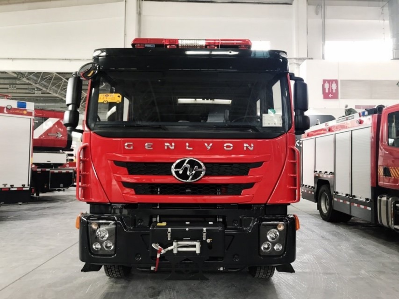 SAIC Iveco Hongyan Double-Cab Four-Door Multipurpose Fire Truck — A Powerful Choice!