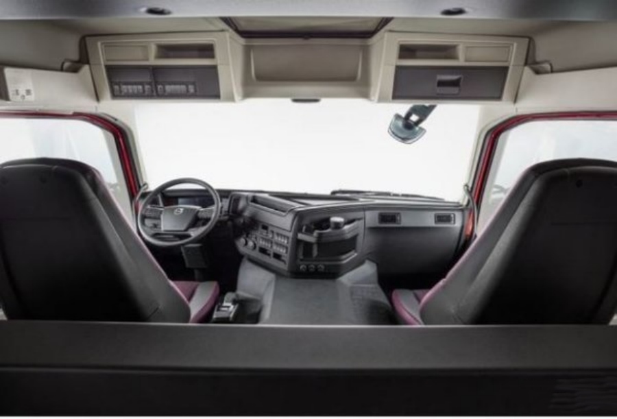 Seats 8 Crew Members In-Depth Overview of the Volvo FMX Fire Truck (10)