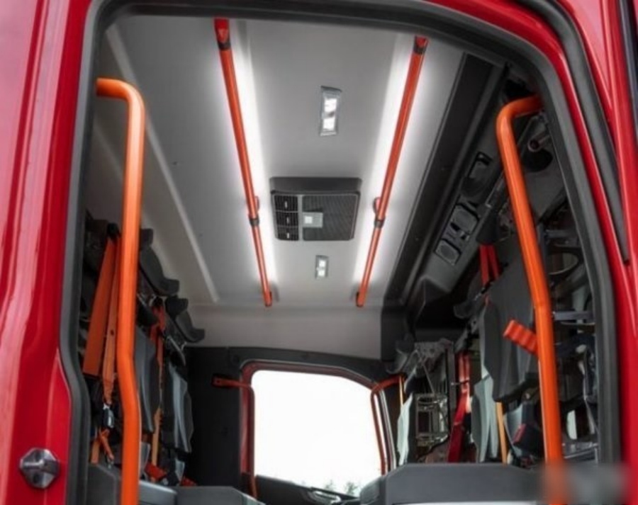 Seats 8 Crew Members In-Depth Overview of the Volvo FMX Fire Truck (11)