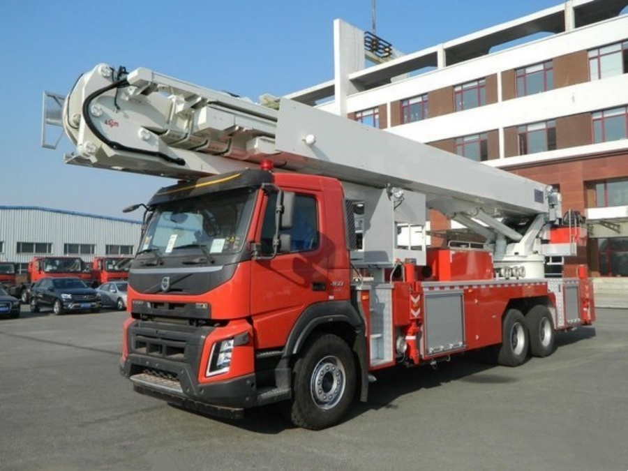 Seats 8 Crew Members In-Depth Overview of the Volvo FMX Fire Truck (16)