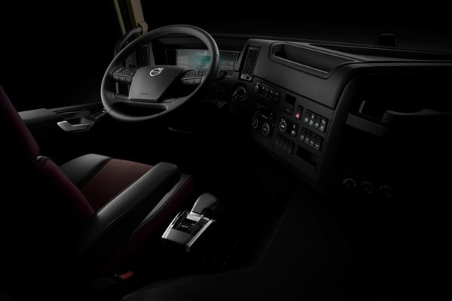 Seats 8 Crew Members In-Depth Overview of the Volvo FMX Fire Truck (8)