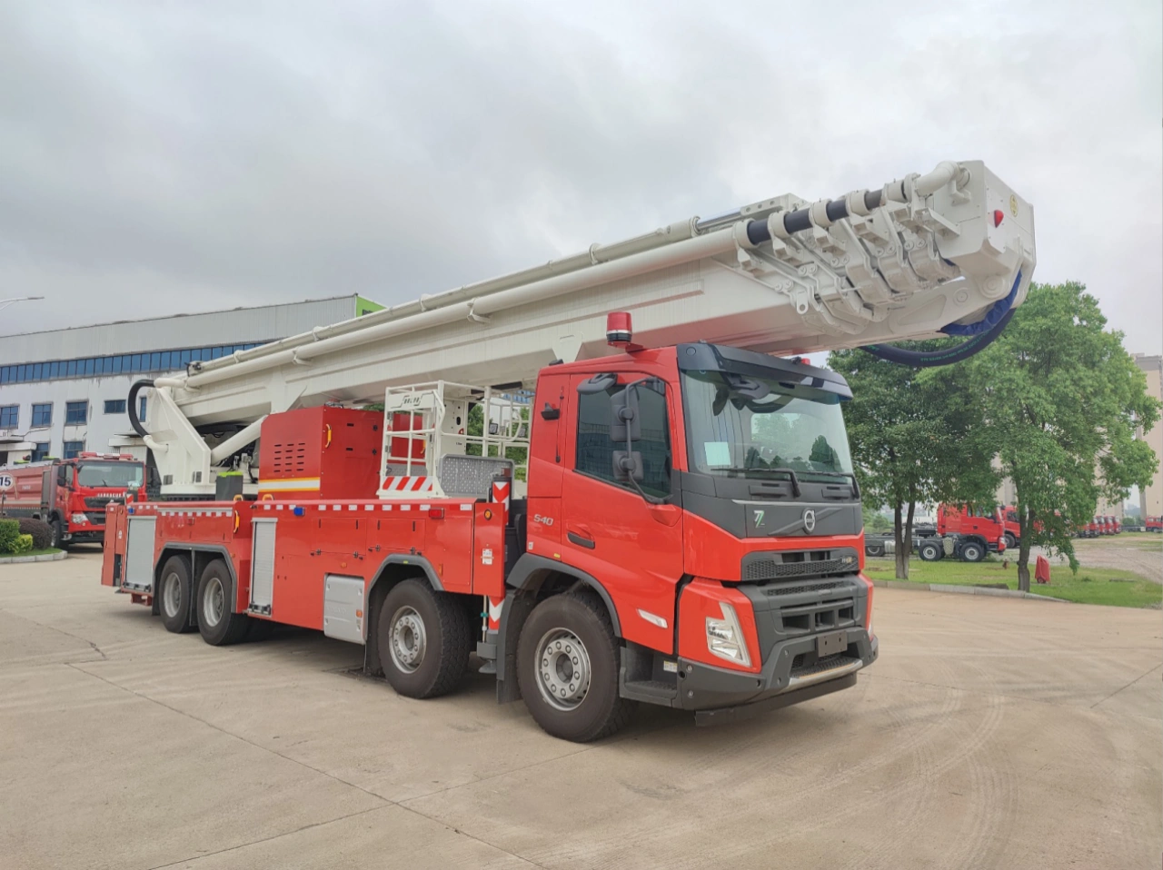 VOLVO 70M Aerial Platform Fire Truck (2)
