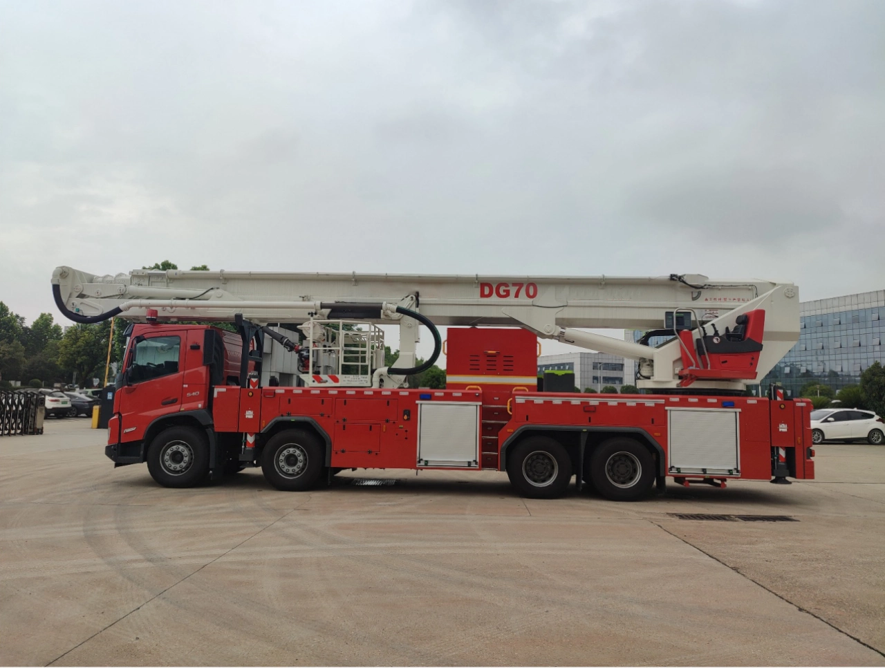 VOLVO 70M Aerial Platform Fire Truck (3)