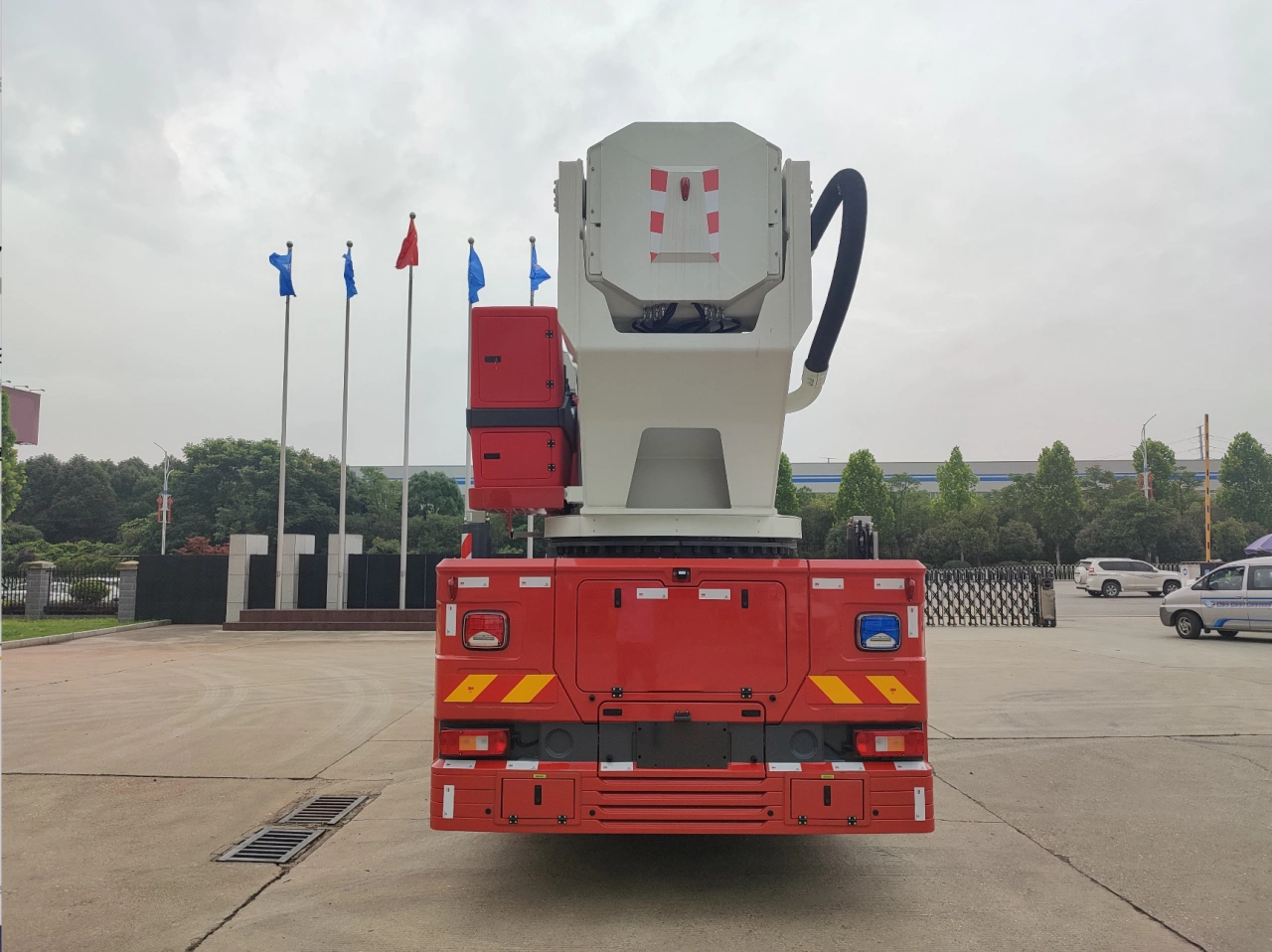 VOLVO 70M Aerial Platform Fire Truck (4)