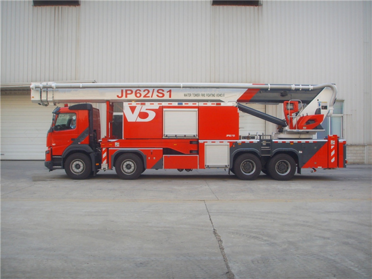 Volvo 62M Water Foam Tower Fire Truck (4)