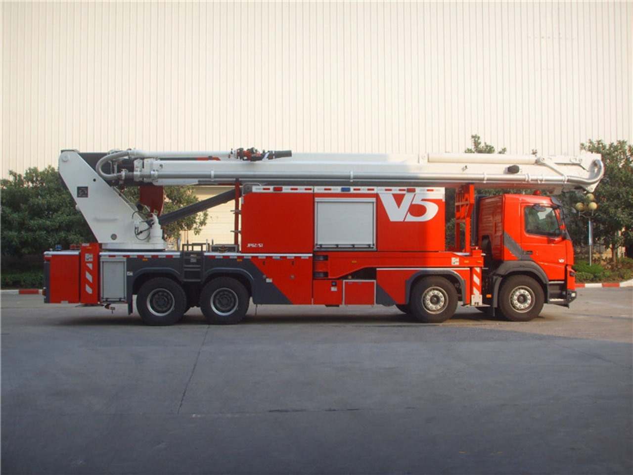Volvo 62M Water Foam Tower Fire Truck (5)