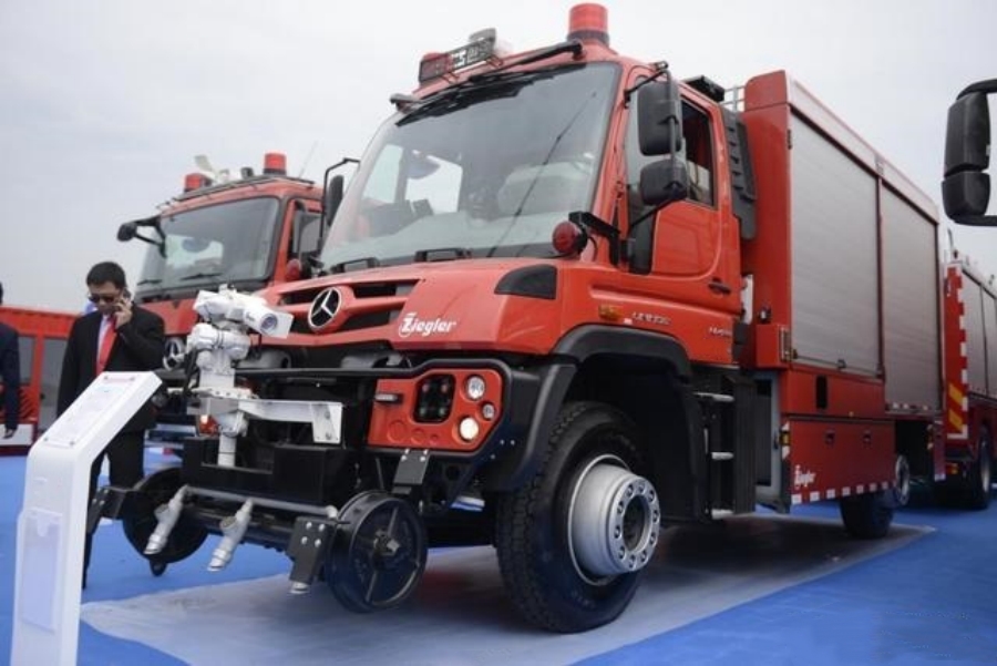 3000L Unimog U423 4WD Road-Rail Dual-Use Water Foam Fire Truck — Versatile and Multi-functional! (19)