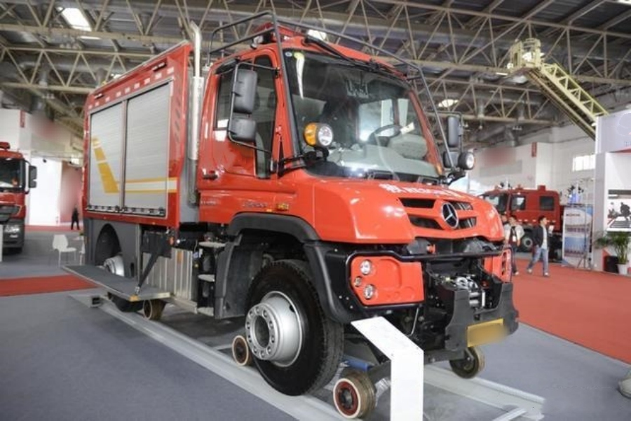 3000L Unimog U423 4WD Road-Rail Dual-Use Water Foam Fire Truck — Versatile and Multi-functional! (9)
