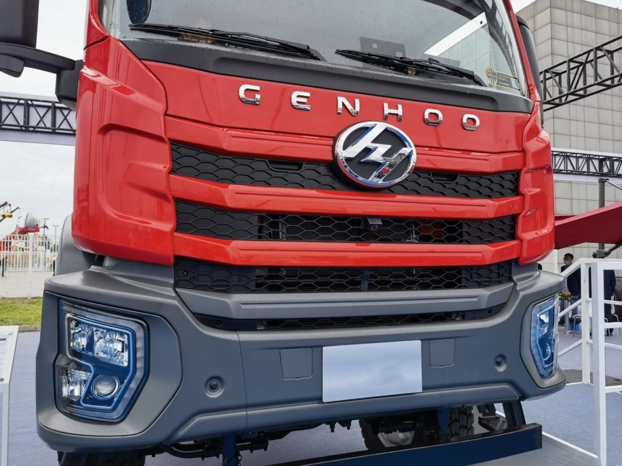 4x4 360HP SAIC Hongyan GENHOO H6 Fire Truck — Modern and Advanced! (3)