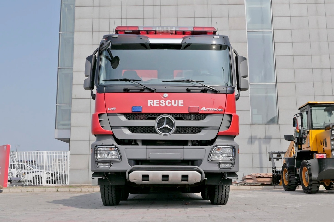 600HP V8 Engine Mercedes-Benz Actros Fire Truck — Safeguarding Every Mission! (2)
