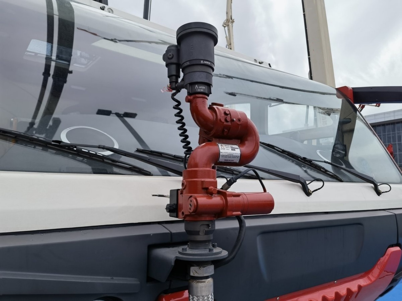 6x6 Electric Airport Fire Truck — Powerful and Luxurious! (4)