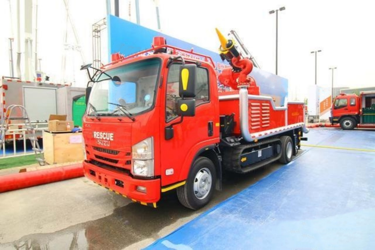 ISUZU 700P Remote Control Fire Truck (2)