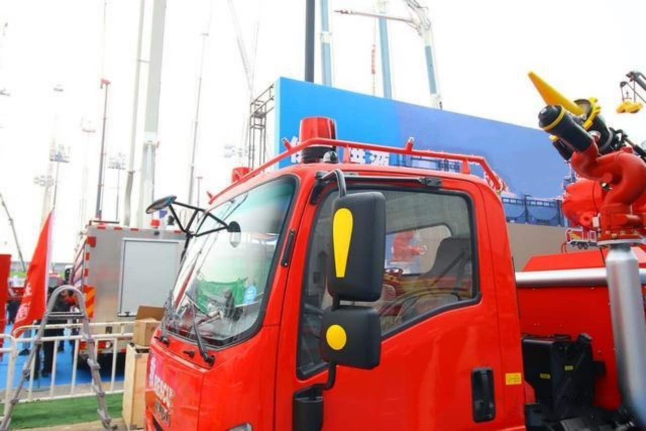 ISUZU 700P Remote Control Fire Truck (7)