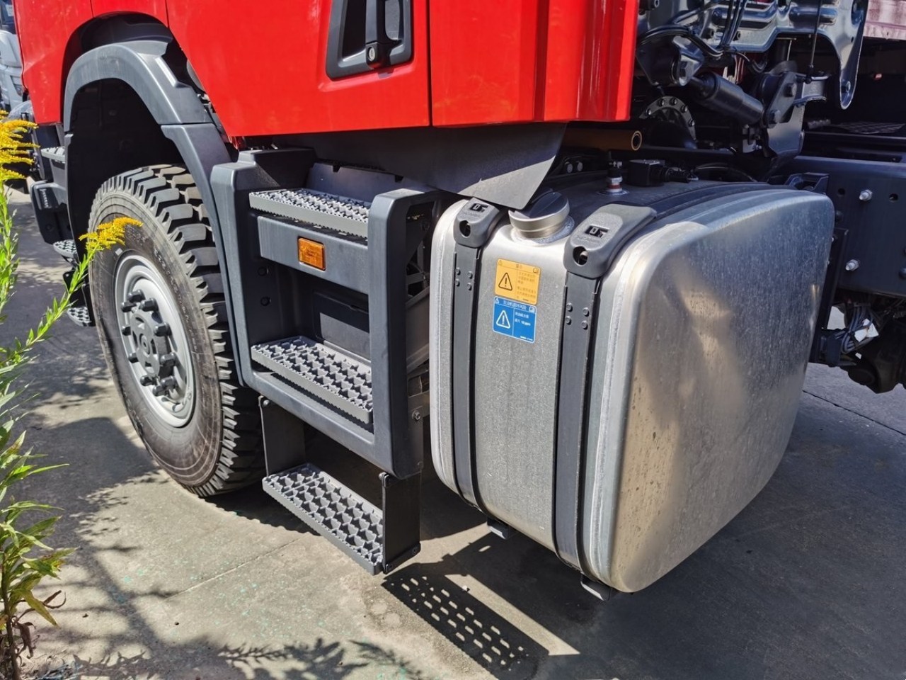 Illustrated Guide 500HP 6x6 Scania XT Airport Fire Truck Chassis (21)
