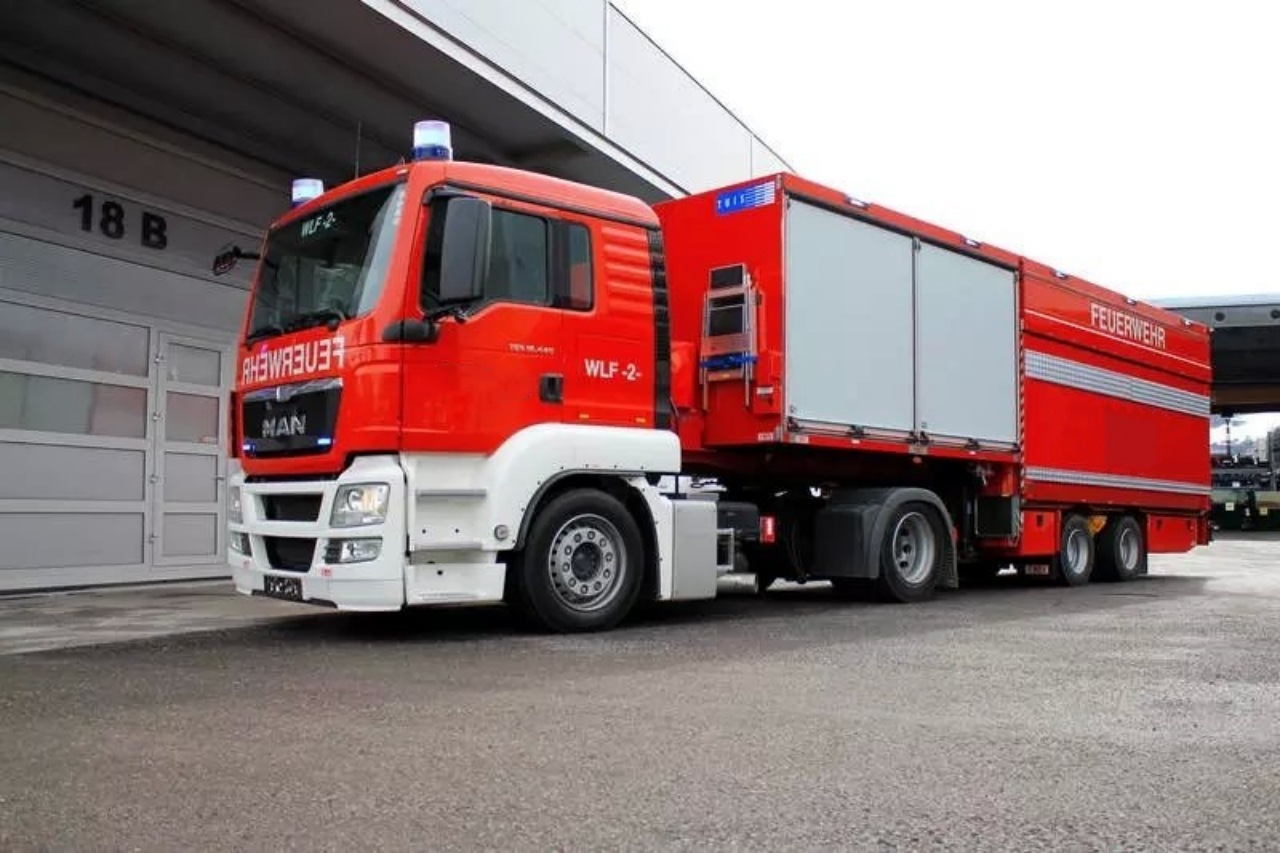MAN TGS 11000L Semi-Trailer Hazmat Fire Truck — a Trusted Choice! (4)