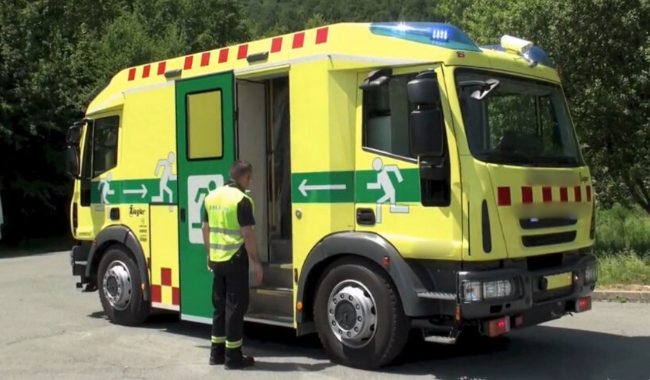 Motor-driven Ziegler 4x4 Two-Cabin Tunnel Fire Rescue Truck — Accommodates up to 14 People! (3)