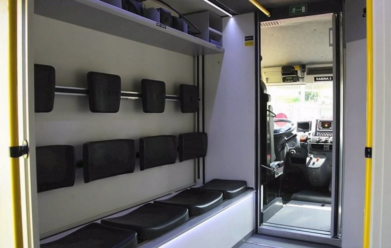 Motor-driven Ziegler 4x4 Two-Cabin Tunnel Fire Rescue Truck — Accommodates up to 14 People! (4)