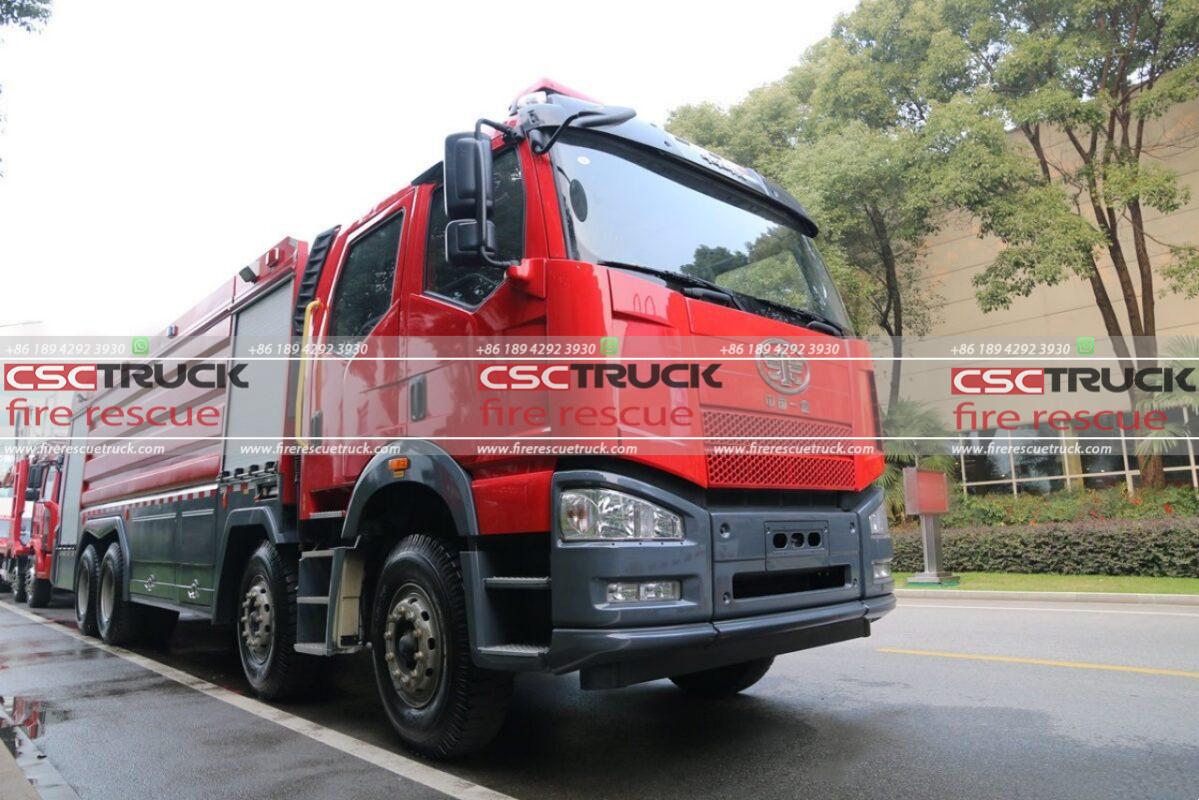 Practical and Powerful, 420HP FAW J6P 8X4 Crew Cab Foam Fire Truck (3)