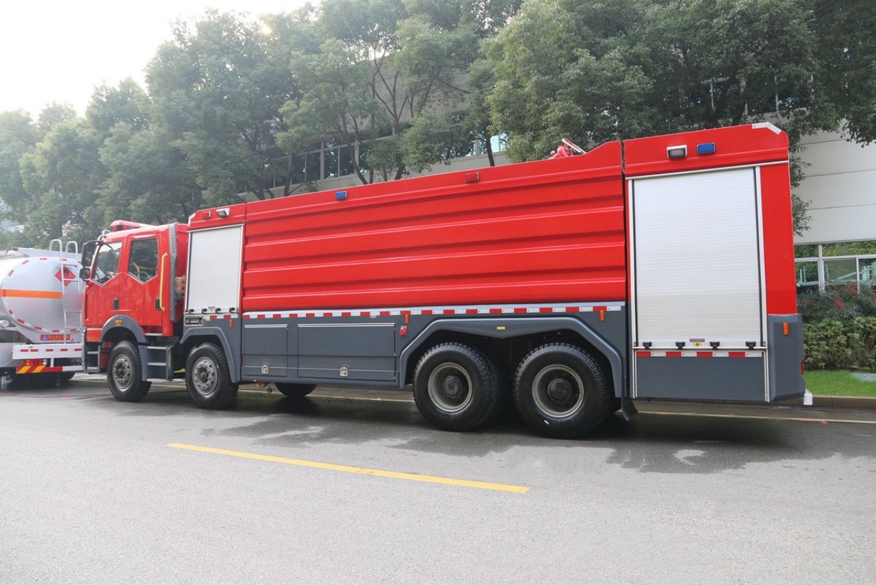 Practical and Powerful, 420HP FAW J6P 8X4 Crew Cab Foam Fire Truck (6)