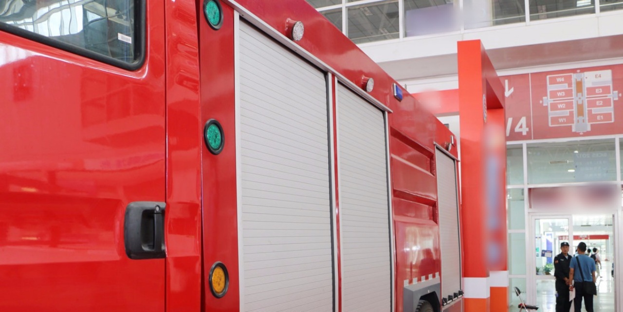 Professional Double-row Cab, HOWO T5G 4x2 Dry Powder Fire Truck (10)