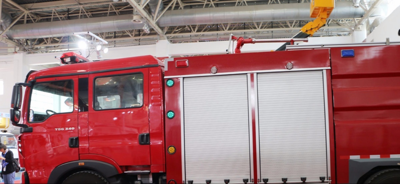 Professional Double-row Cab, HOWO T5G 4x2 Dry Powder Fire Truck (8)
