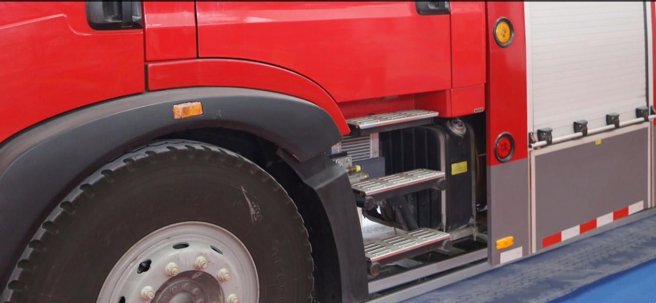 Professional Double-row Cab, HOWO T5G 4x2 Dry Powder Fire Truck (9)