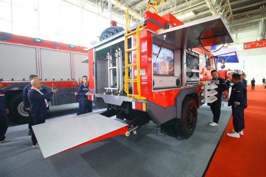 SHACMAN 4X4 Wildland Fire Truck, All-Terrain Emergency Rescue (11)