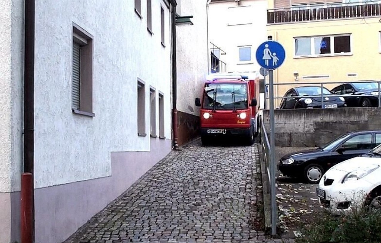 The World's Smallest 3-axle Fire Truck — the 5.97m Ziegler Water Tank Fire Truck (2)