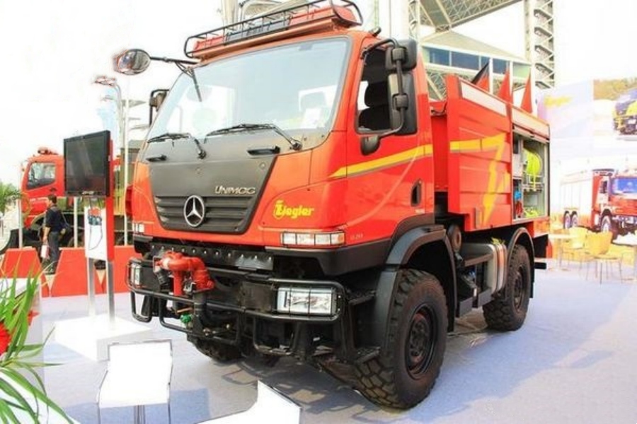 Unimog U20 Small Fire Truck — The Urban Elf!