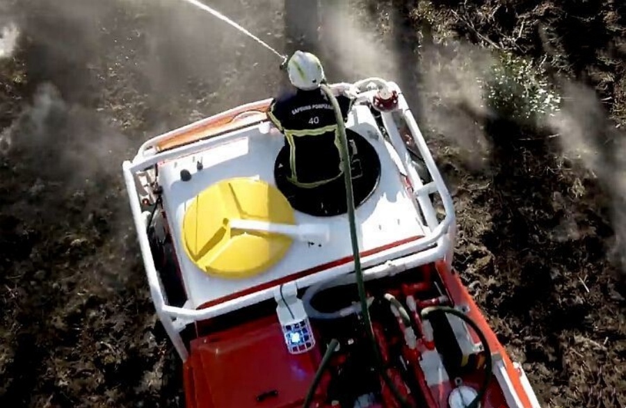 Unimog U5023 Fire Truck – Traversing Mountains and Rivers for Emergency Rescue (5)